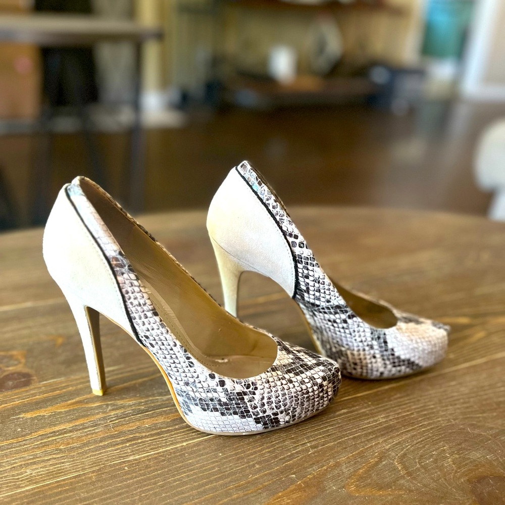 BCBGeneration | snake print heel | Tan